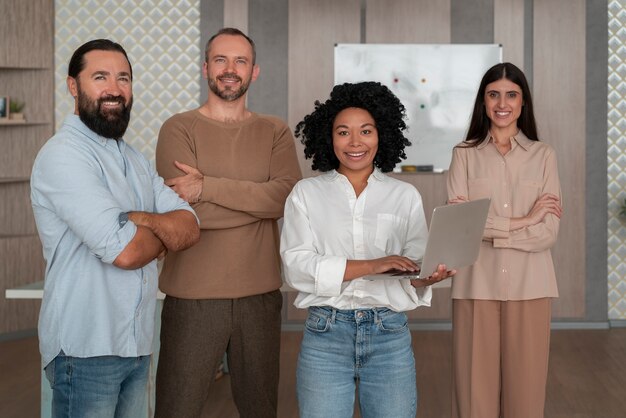 Foto i membri dei sindacati lavorano insieme