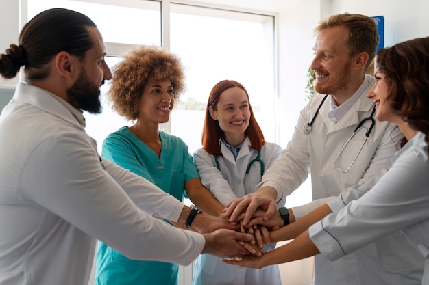 Foto i membri dei sindacati lavorano insieme