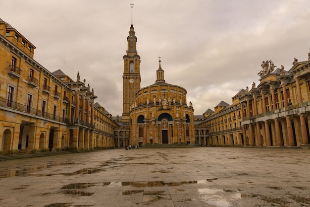 アストゥリアスのヒホン市の労働大学-スペイン