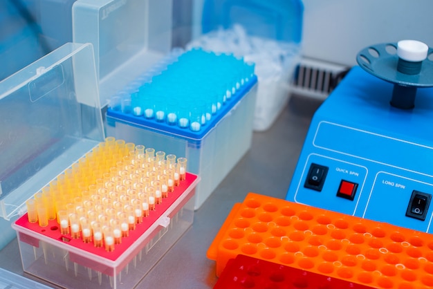 Laboratoriumapparatuur voor DNA-testen en bloedanalyse