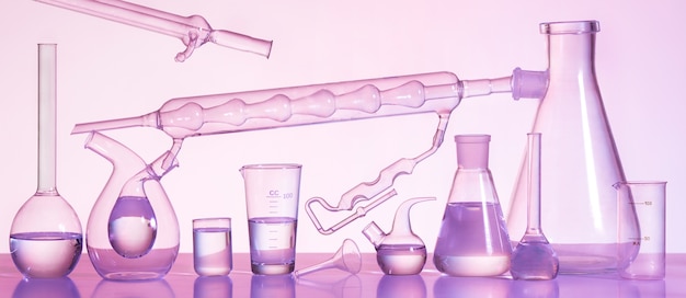 Foto laboratoriumglaswerk met vloeistoffen