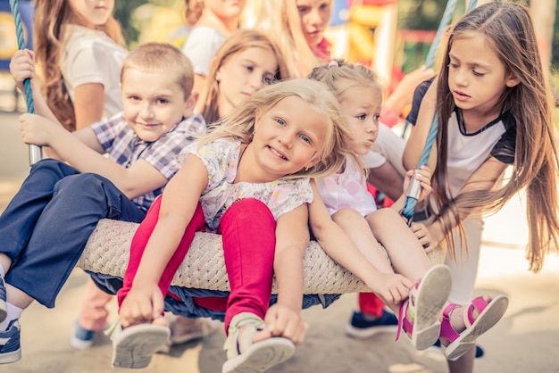 Foto lachende kleine kinderen