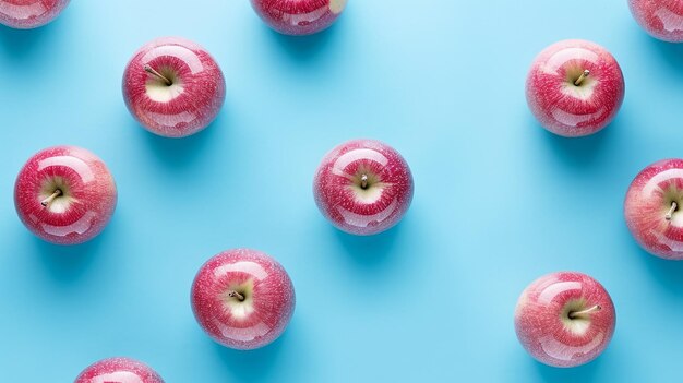 Photo lacquered glossy apples on plain background