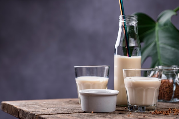 Foto latte di grano saraceno senza lattosio senza lattosio