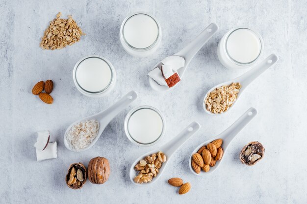 Photo lactose-free vegetable milk, coconut milk, almond milk, walnut milk, rice milk, and oat milk