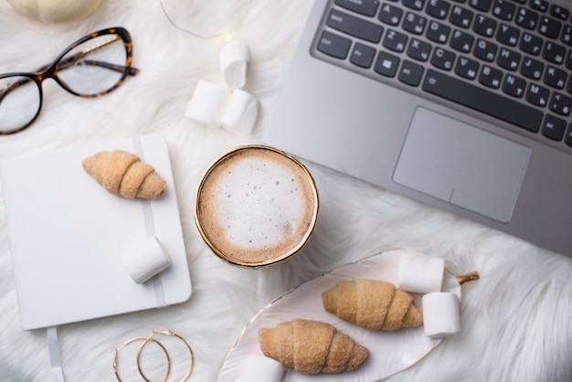 Lady bloggers white work space with gold details