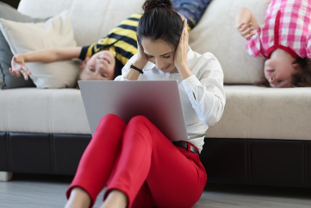 Lady try to concentrate on work while kids go nuts at home on quarantine