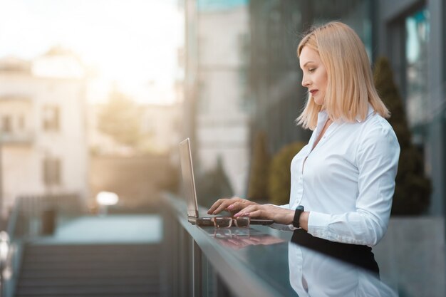 lady working on a laptop