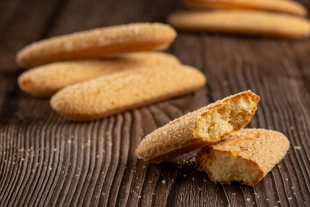 Foto biscotti di savoiardi sul tavolo