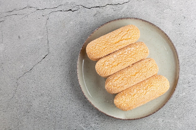 Ladyfingers koekjes op tafel