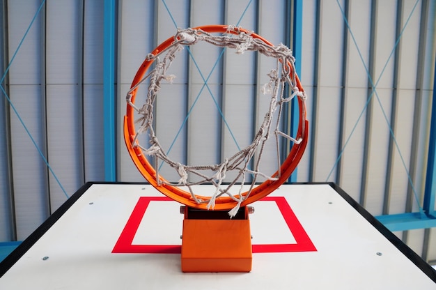 Foto lage hoek van de basketbalhoek