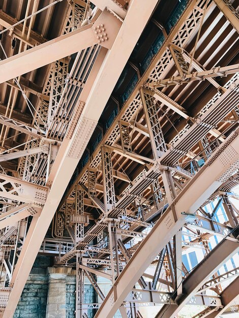 Lage hoek van de brug in het gebouw