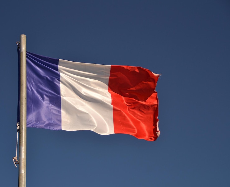 Foto lage hoek van de franse vlag