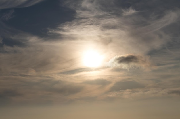 Lage hoek van de hemel bij zonsondergang