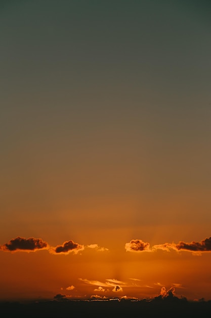 Lage hoek van de hemel bij zonsondergang