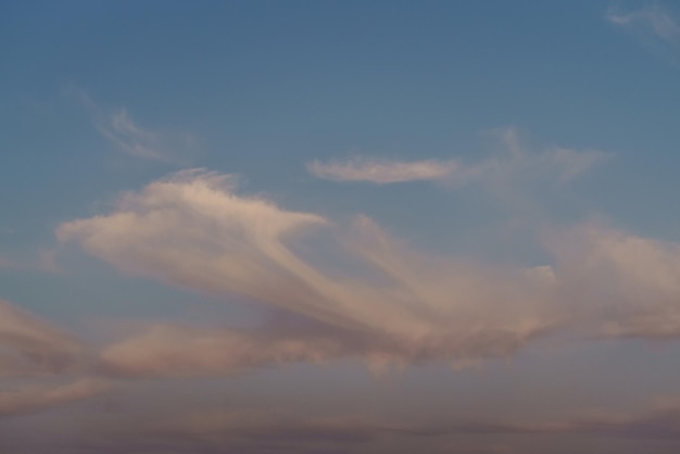 Lage hoek van de hemel bij zonsondergang