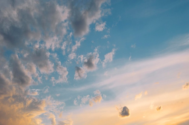 Lage hoek van de hemel bij zonsondergang