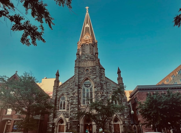 Foto lage hoek van de kerk