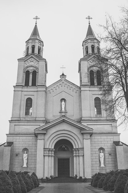 Foto lage hoek van de kerk