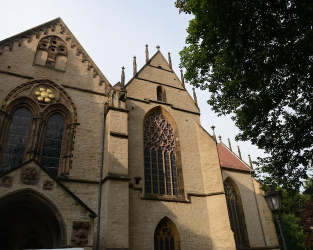 Lage hoek van de kerk