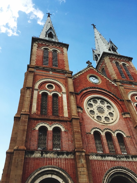 Foto lage hoek van de kerk