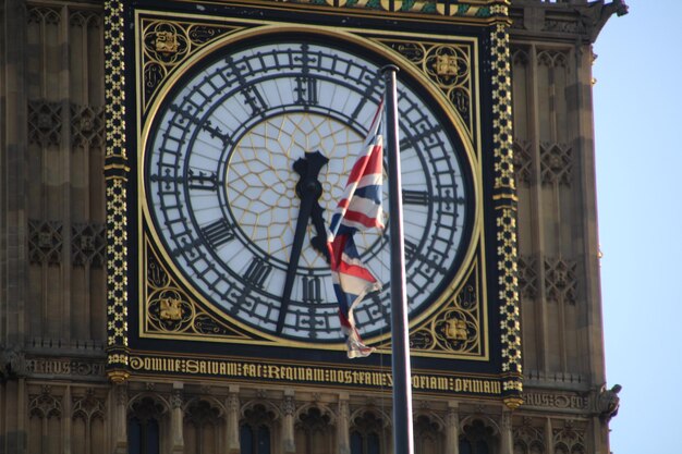 Foto lage hoek van de kloktoren big ben