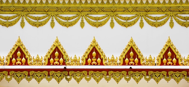 Lage hoek van de tempel tegen de muur van het gebouw