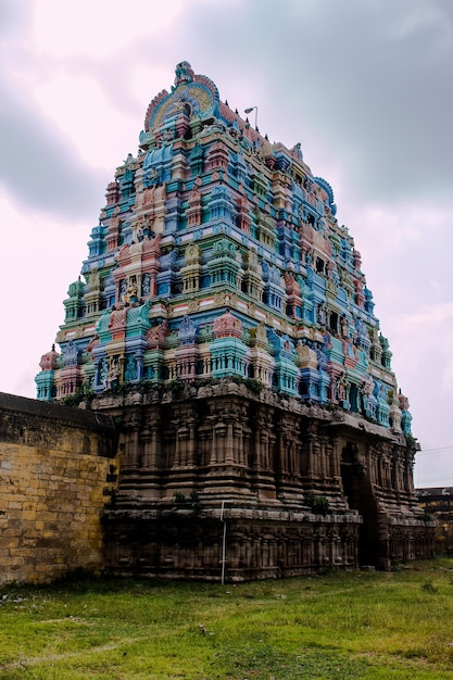 Foto lage hoek van de tempel