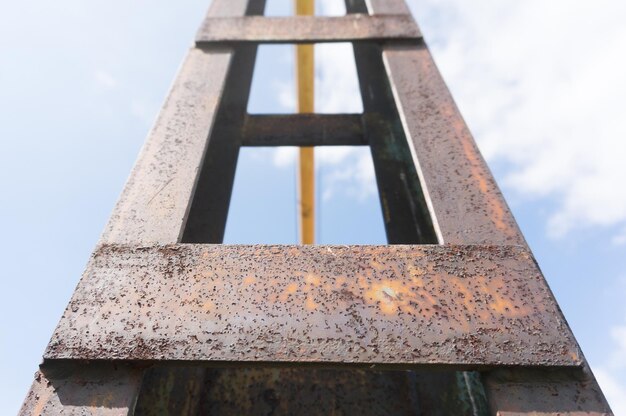 Foto lage hoek van de toren