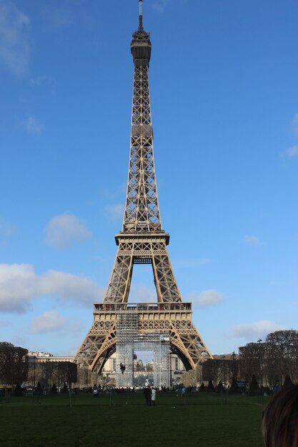 Foto lage hoek van de toren