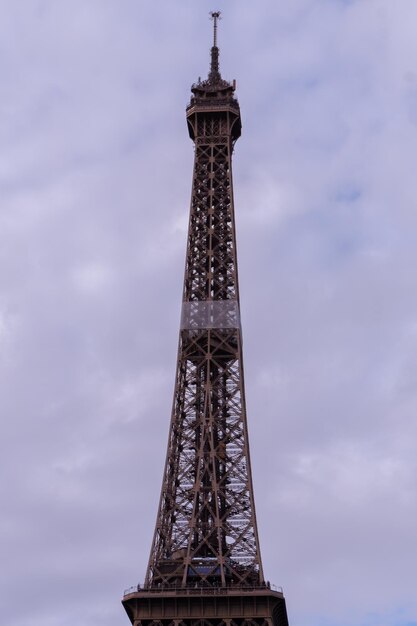 Foto lage hoek van de toren