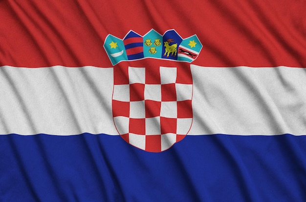 Lage hoek van de vlag tegen het blauwe gordijn