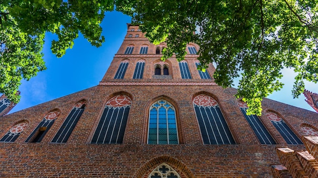 Foto lage hoek van een gebouw in de stad