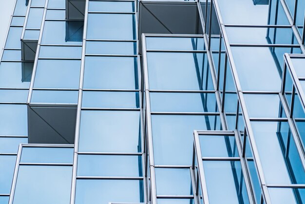 Foto lage hoek van een glazen gebouw