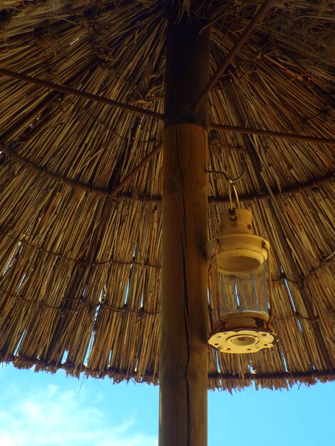 Lage hoek van een strandparaplu