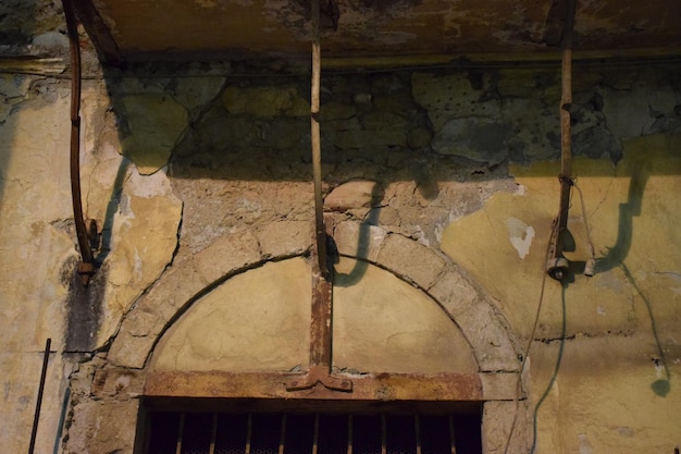 Lage hoek van een verlaten gebouw