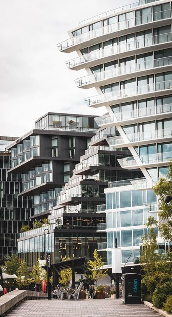 Foto lage hoek van gebouwen in de stad