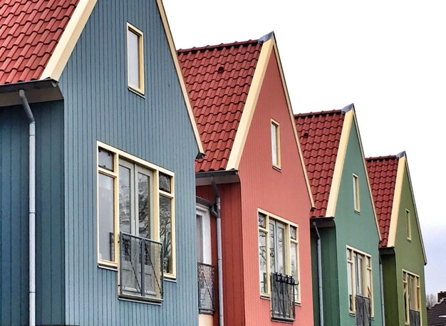 Foto lage hoek van gebouwen tegen de lucht