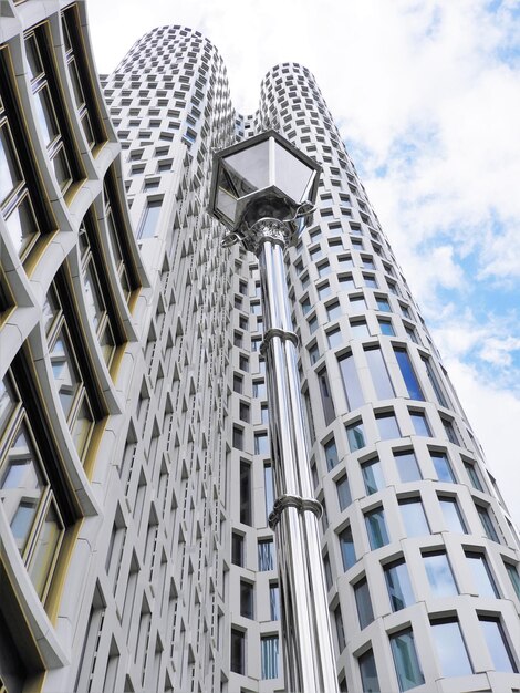 Foto lage hoek van gebouwen tegen de lucht