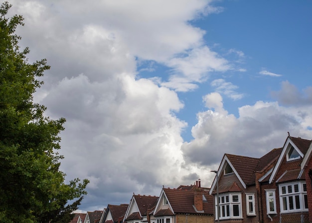 Foto lage hoek van gebouwen tegen de lucht