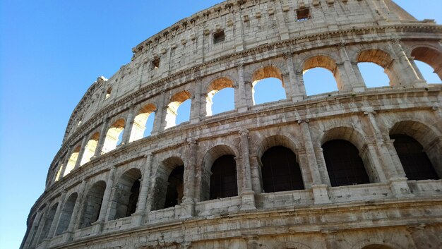 Foto lage hoek van het colosseum