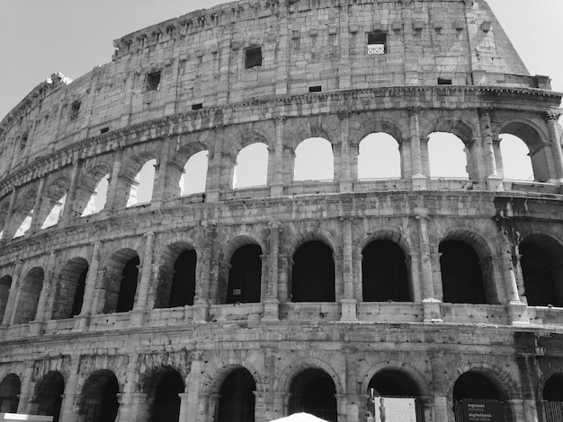 Foto lage hoek van het colosseum