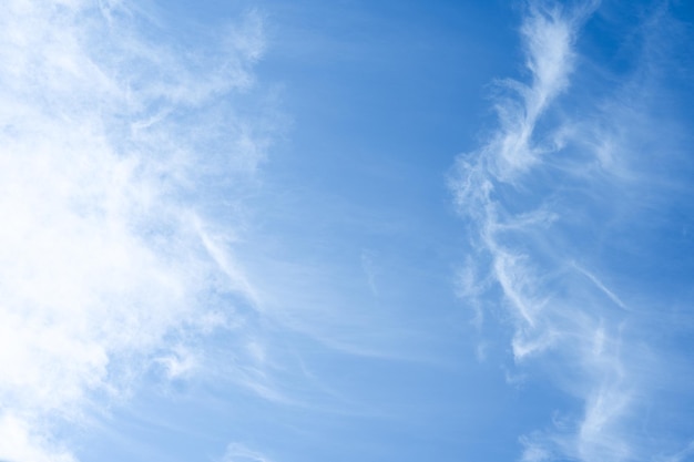 Foto lage hoek van het damppad in de lucht