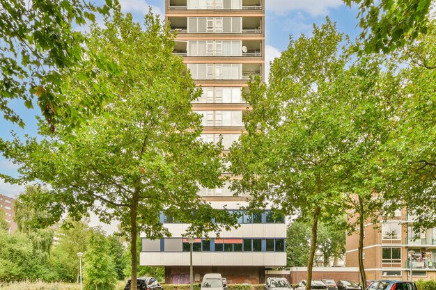 Foto lage hoek van het gebouw tegen de lucht