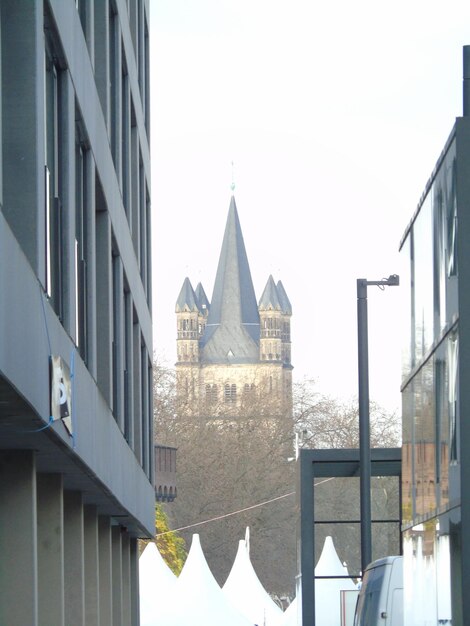 Lage hoek van het gebouw