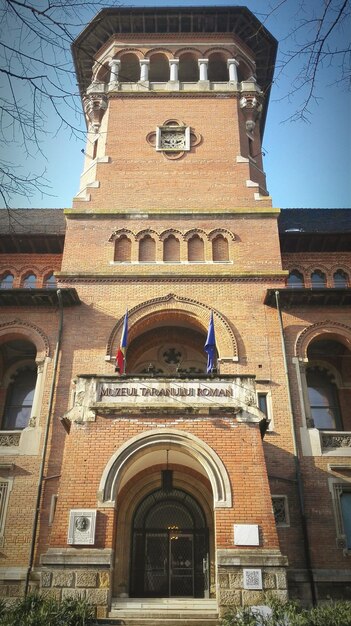 Lage hoek van het gebouw