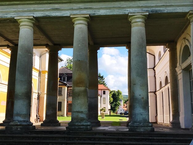 Foto lage hoek van het historische gebouw