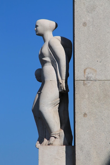 Lage hoek van het standbeeld