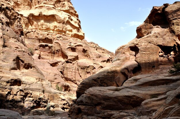 Foto lage hoek van rotsformaties in jordanië