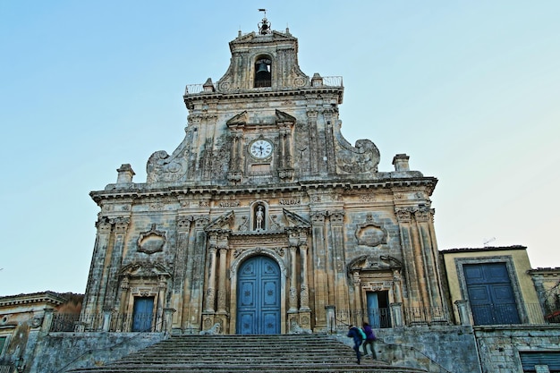 Lage hoek van san sebastiano fuori le mura tegen een heldere lucht